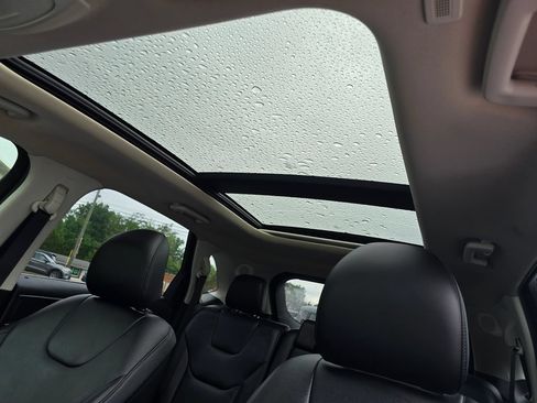 Used 2019 Ford Edge Titanium FWD image 7