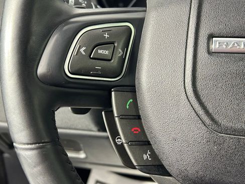 Used 2017 Land Rover Range Rover Evoque SE Premium image 29