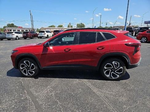 Used 2026 Chevrolet Trax RS w/ Sunroof Package FWD image 3