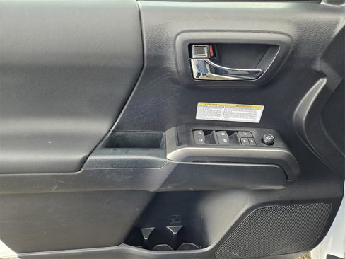 Used 2020 Toyota Tacoma TRD Off-Road image 15