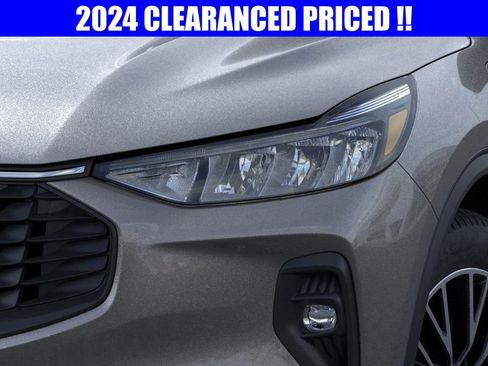 New 2024 Ford Escape SE image 18