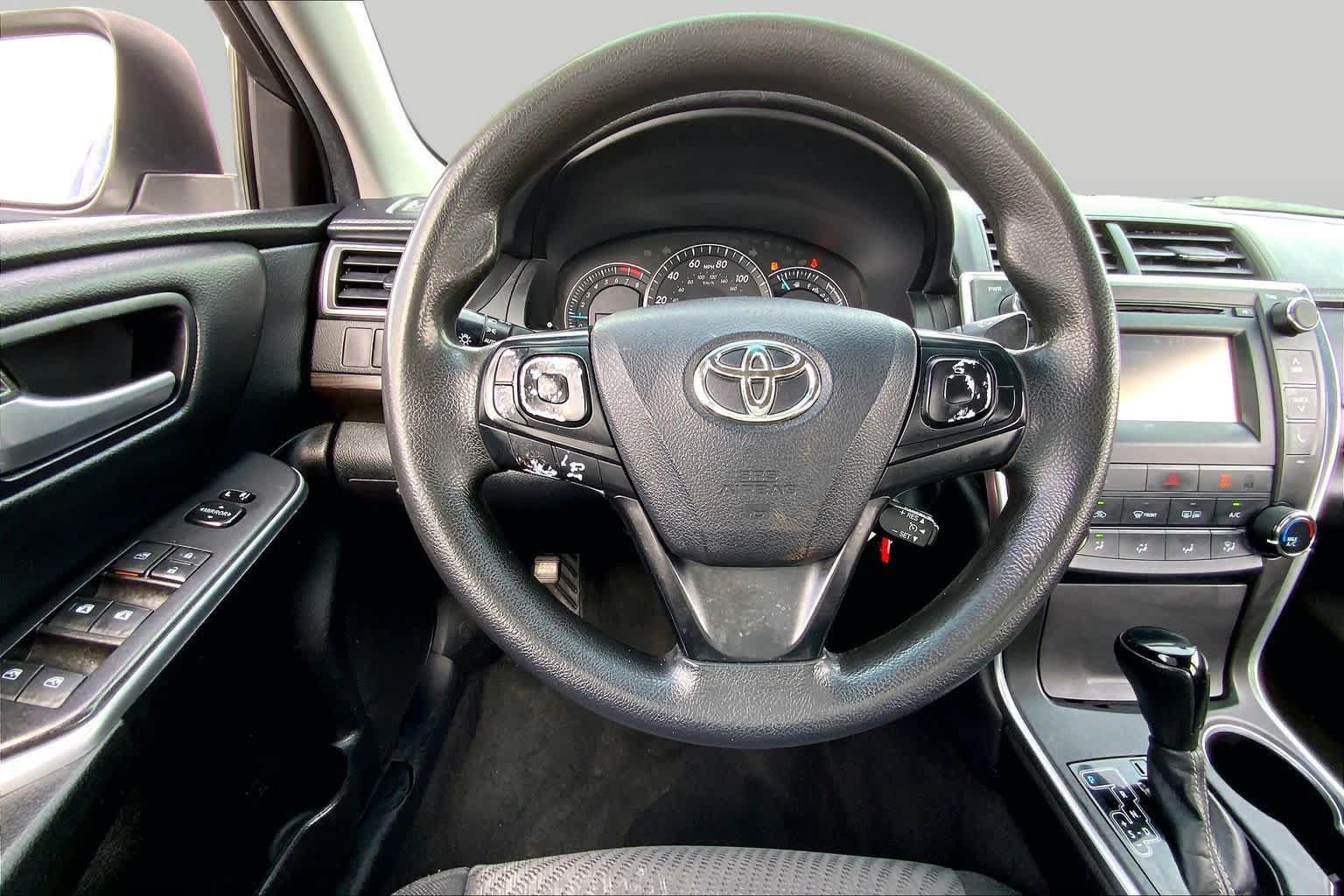 Used 2015 Toyota Camry LE FWD image 6