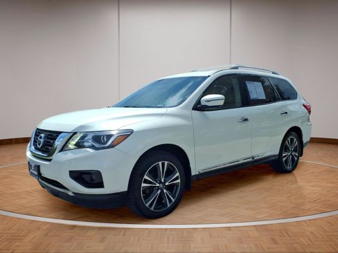 Used 2018 Nissan Pathfinder Platinum AWD/4WD image 3
