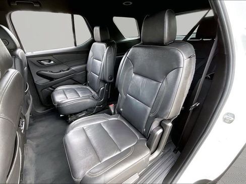 Used 2023 Chevrolet Traverse LT image 16