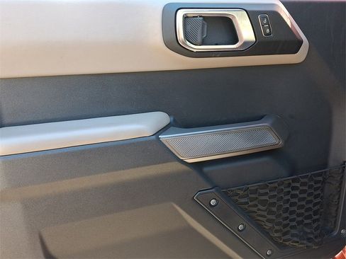 Used 2023 Ford Bronco Wildtrak image 13