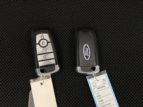 Used 2022 Ford Expedition XLT image 10
