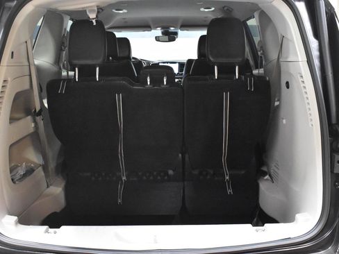 Used 2023 Chrysler Pacifica Touring-L FWD image 26