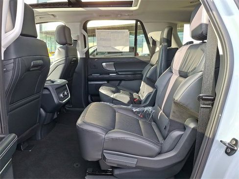 New 2025 Ford Expedition Max Platinum w/ Driver's Package image 6