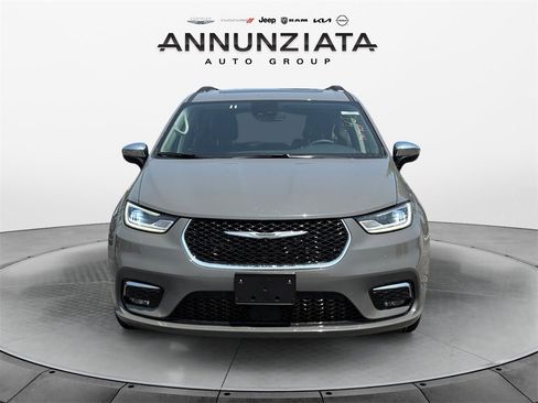 Certified 2023 Chrysler Pacifica Limited image 8