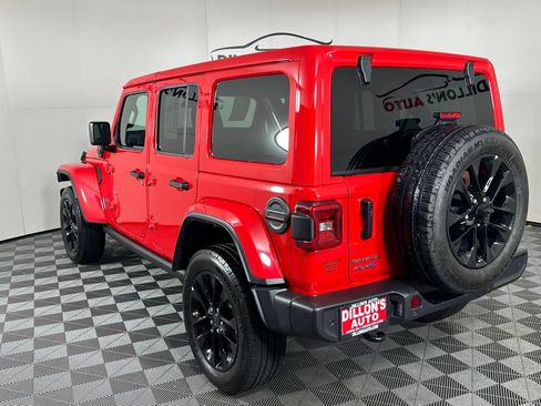 Used 2025 Jeep Wrangler Unlimited Sahara w/ Safety Group AWD/4WD image 4