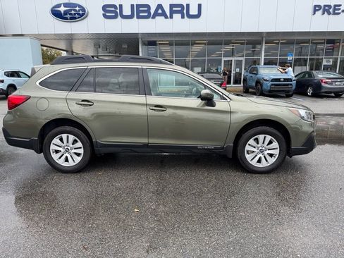 Used 2019 Subaru Outback 2.5i Premium w/ Popular Package #2 AWD/4WD image 2