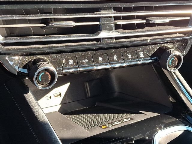 Used 2025 Chevrolet Traverse LT FWD image 15