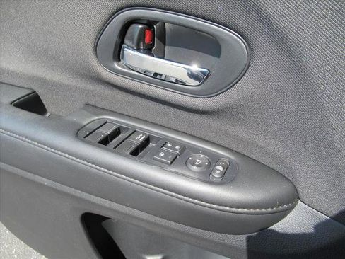 Used 2019 Honda HR-V LX image 19