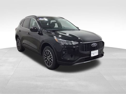 New 2026 Ford Escape SE w/ Class II Trailer Tow Package FWD image 5