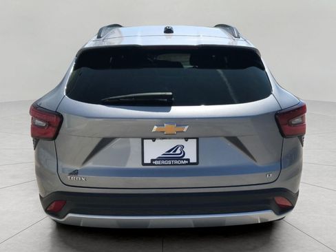 Used 2025 Chevrolet Trax LT FWD image 48
