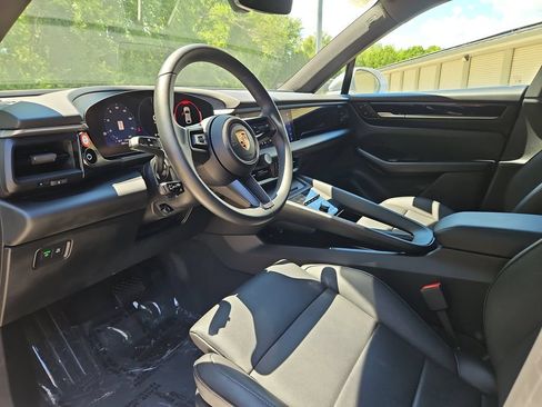 Certified 2025 Porsche Macan 4 Electric AWD/4WD image 4