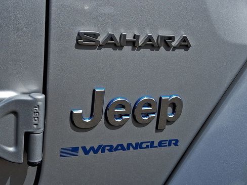 Used 2023 Jeep Wrangler Unlimited Sahara w/ Cold Weather Group AWD/4WD image 31