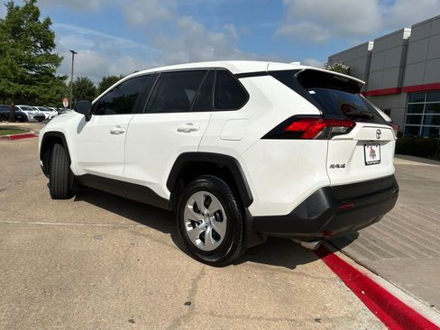 Used 2022 Toyota RAV4 LE FWD image 8