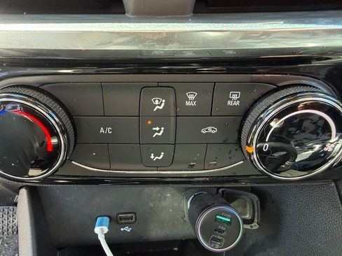 Used 2024 Buick Encore GX Sport Touring image 14