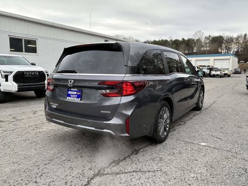 Used 2025 Honda Odyssey Touring image 3