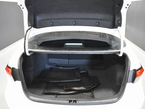 Used 2025 Toyota Corolla SE image 28