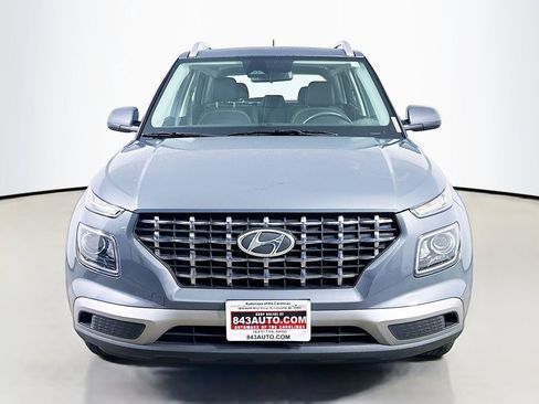 Used 2025 Hyundai Venue FWD image 2