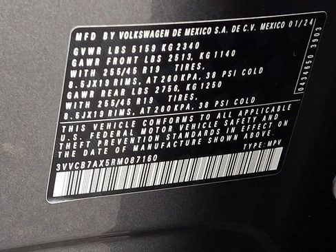 Used 2024 Volkswagen Tiguan SE R-Line image 33