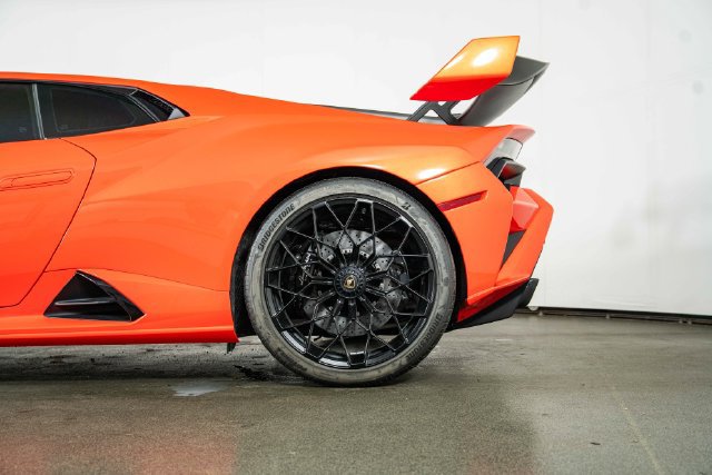 Used 2022 Lamborghini Huracan STO RWD image 13