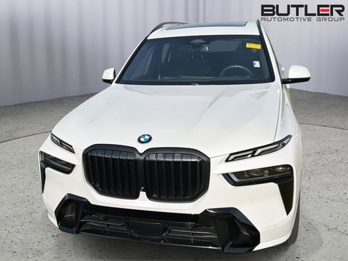 Used 2024 BMW X7 xDrive40i w/ M Sport Package AWD/4WD image 4