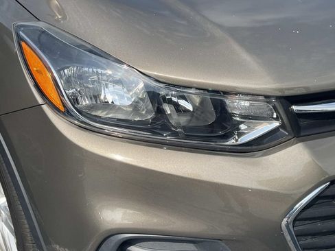 Used 2020 Chevrolet Trax LS w/ Tint and Cruise Package FWD image 7