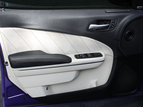 Used 2018 Dodge Charger R/T w/ Plus Group image 10