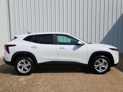 Used 2025 Chevrolet Trax LS w/ LS Convenience Package FWD image 23