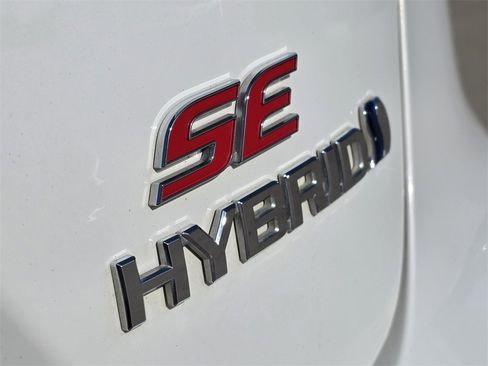 Used 2024 Toyota Corolla SE image 8