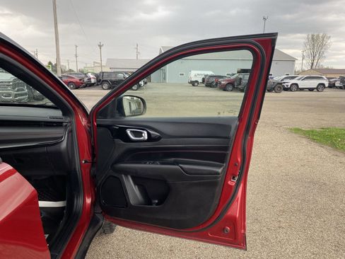 Used 2025 Jeep Compass Trailhawk image 36