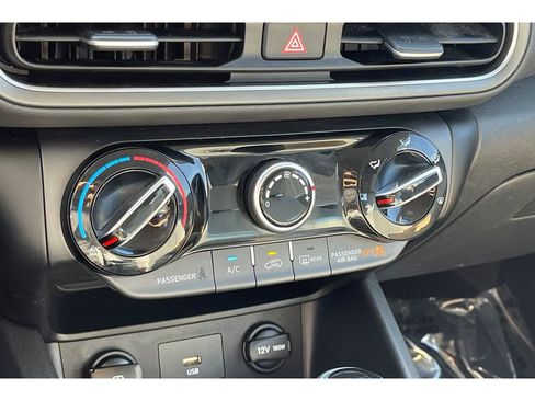 Used 2022 Hyundai Kona SE image 27