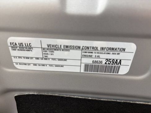Used 2024 Chrysler Pacifica Touring-L FWD image 41