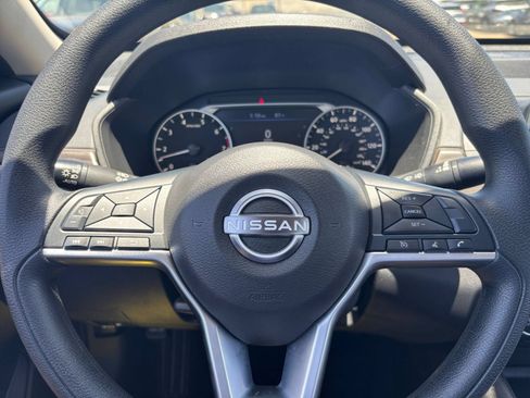 Used 2025 Nissan Altima 2.5 SV FWD image 27