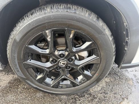 Used 2025 Honda HR-V Sport image 11