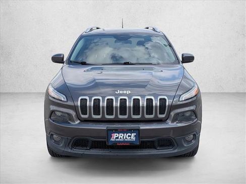 Used 2018 Jeep Cherokee Latitude Plus w/ Comfort/Convenience Group image 2