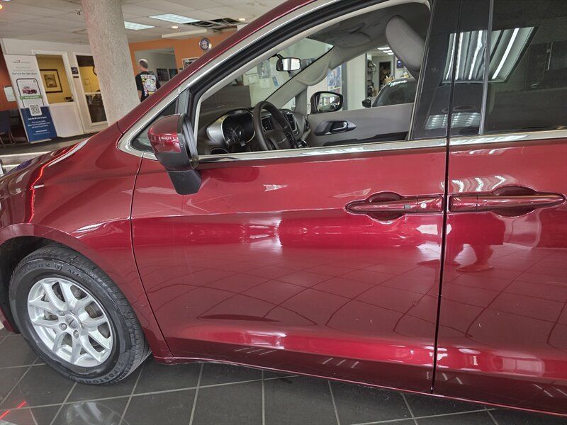 Used 2021 Chrysler Voyager LX FWD image 31