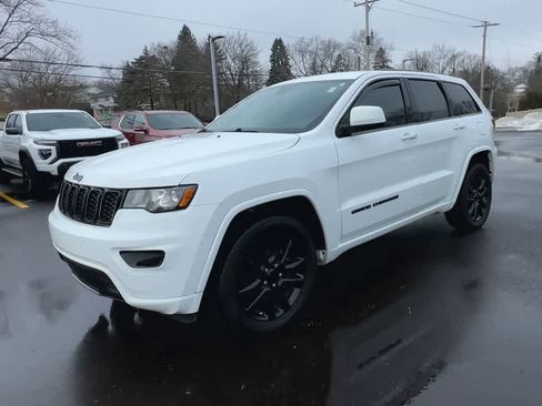 Used 2020 Jeep Grand Cherokee Altitude image 4