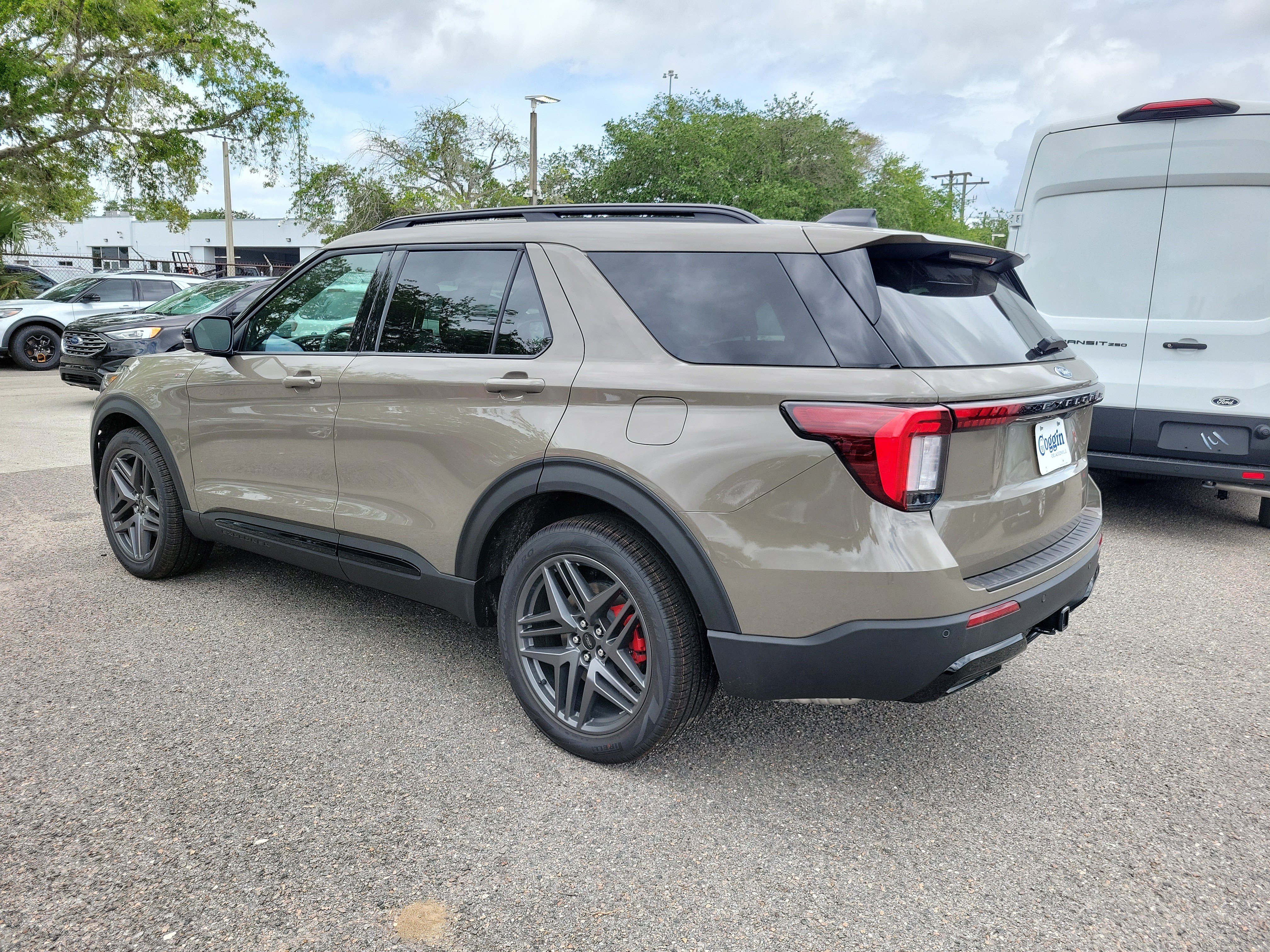 New 2026 Ford Explorer ST-Line w/ ST-Line Street Pack RWD image 2