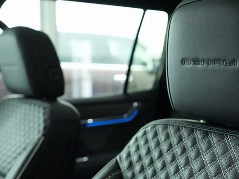 Used 2024 GMC Acadia Denali image 19