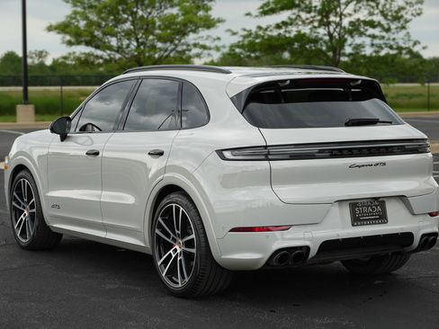 Used 2025 Porsche Cayenne GTS AWD/4WD image 7