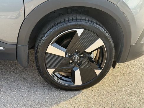 Certified 2025 Nissan Kicks SR FWD image 9