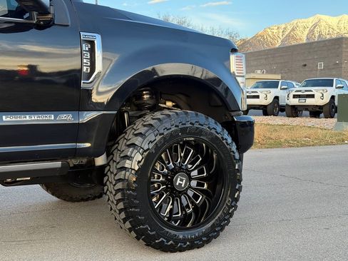 Used 2021 Ford F350 Platinum AWD/4WD image 4