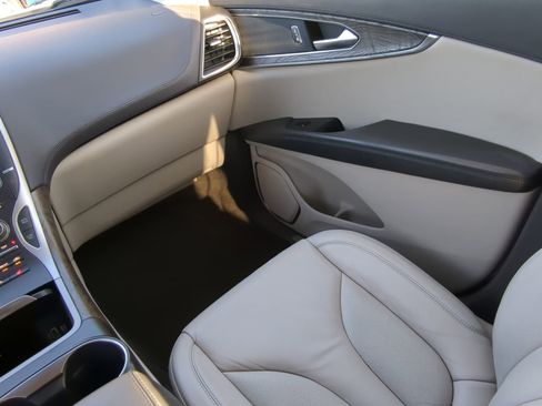 Used 2016 Lincoln MKX Select image 53