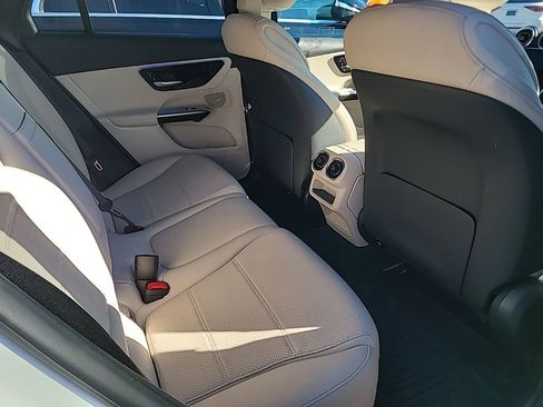 Used 2025 Mercedes-Benz GLC 300 4MATIC image 12
