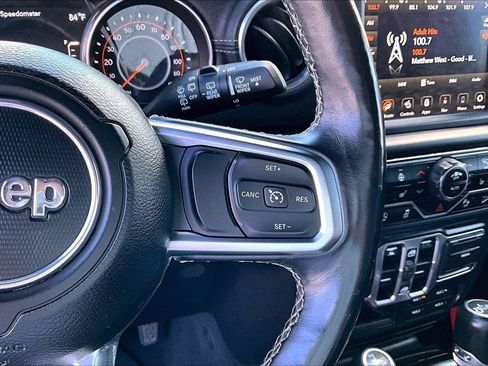 Used 2018 Jeep Wrangler Unlimited Sahara AWD/4WD image 12