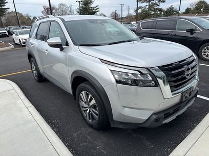 Used 2025 Nissan Pathfinder SL